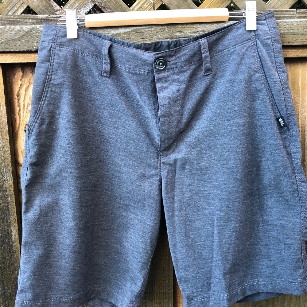 Vans men’s deck siders shorts, gray, size 32.